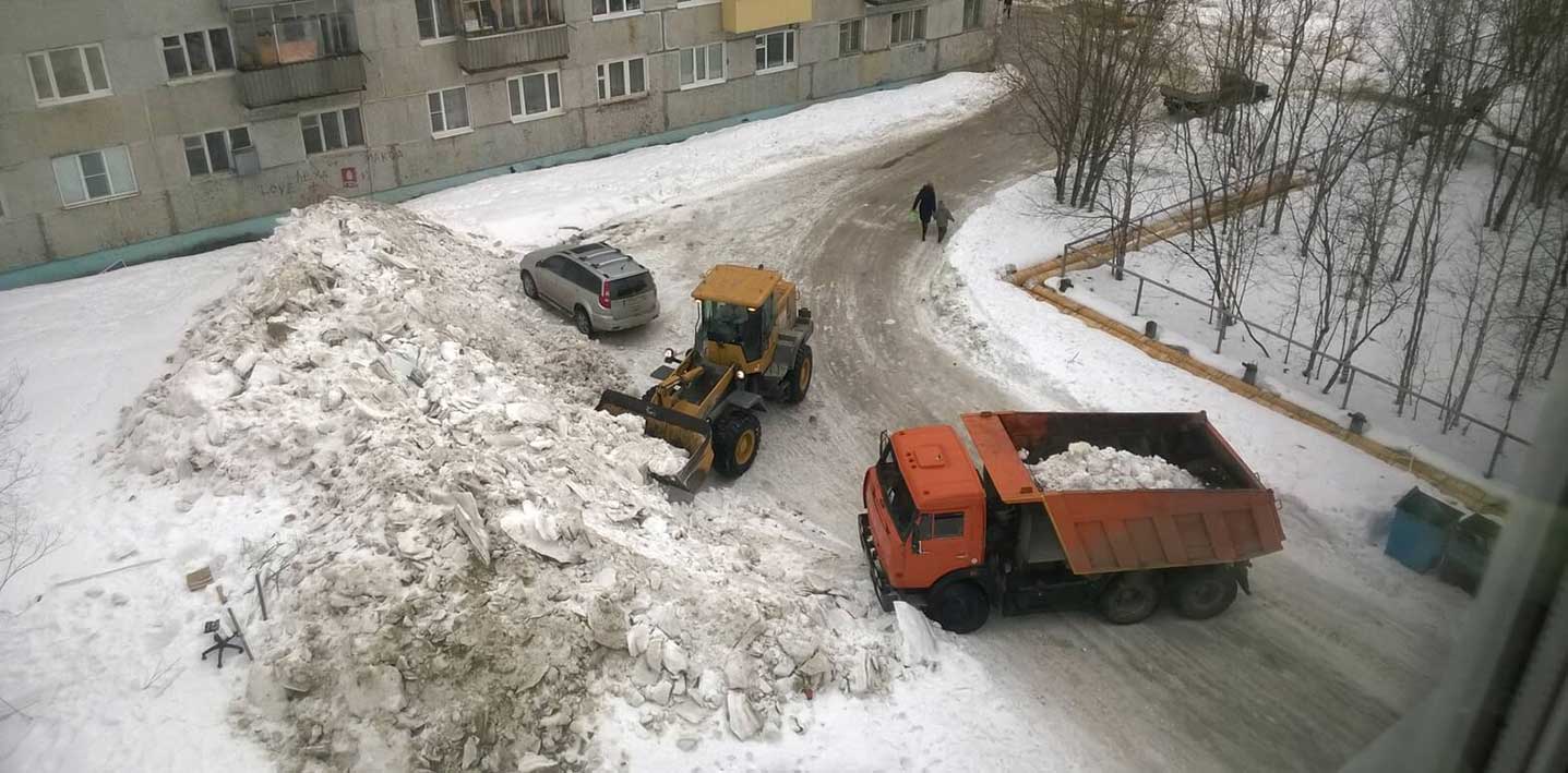 Вывоз снега в Москве по доступной цене. Заказ вывоза снега контейнерами  недорого с погрузкой в машину